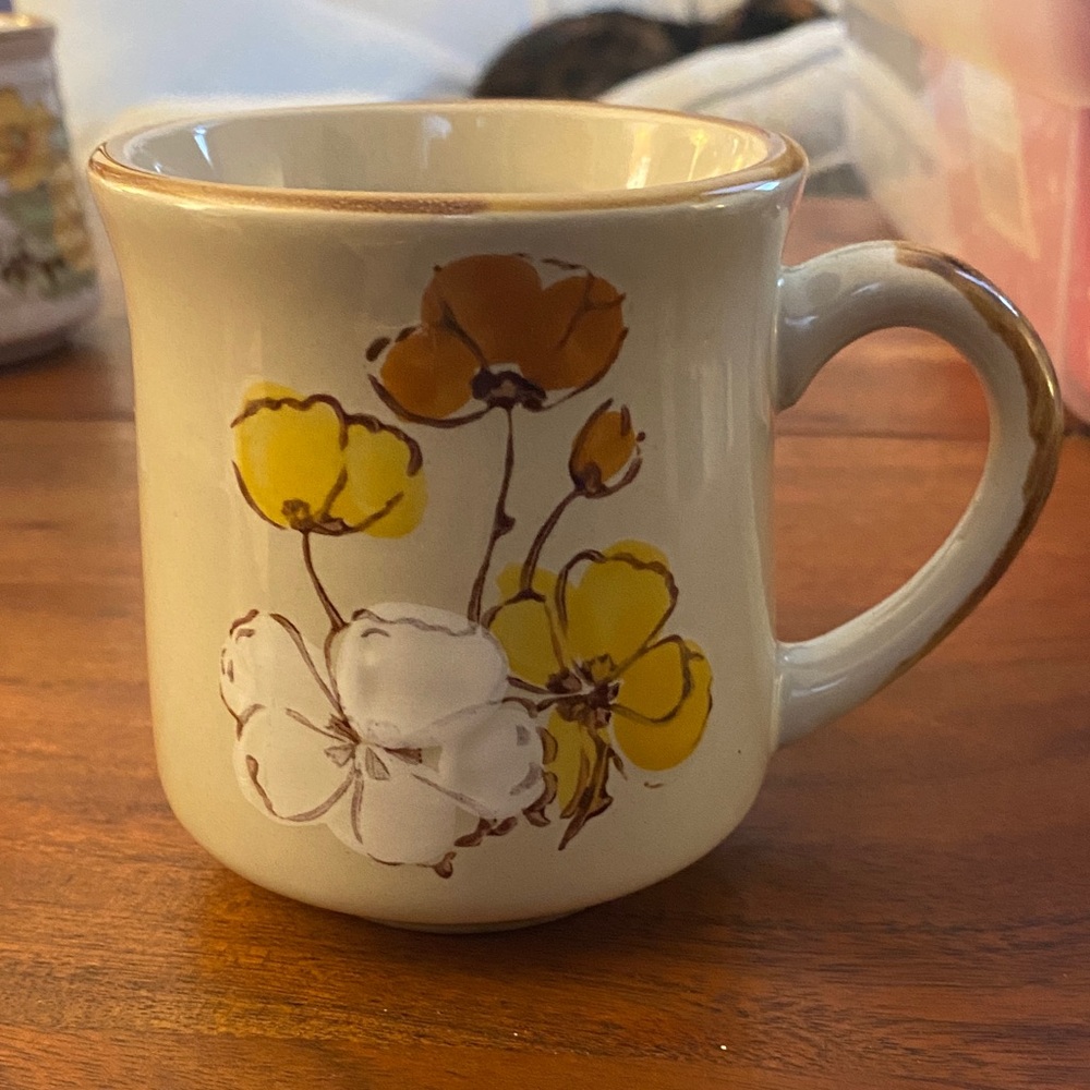 📞LAST CALL📞 Sunnycraft Stoneware Collection Floral Mug